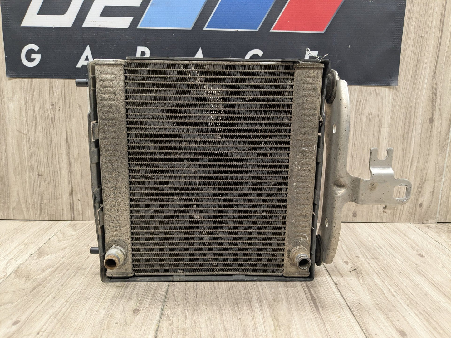 2018 BMW M550i G30 Left or Right Secondary Auxiliary radiator 8619383 OEM BMW F90 F93 G12 G16 G30 M5 M8 Secondary Auxiliary Coolant Remote Radiator