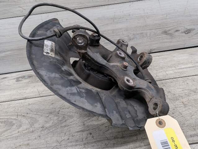 1996 - 2003 BMW Z3 E36 Front Right Passenger Spindle Knuckle w/ Bearing 1092080 M54B25O0