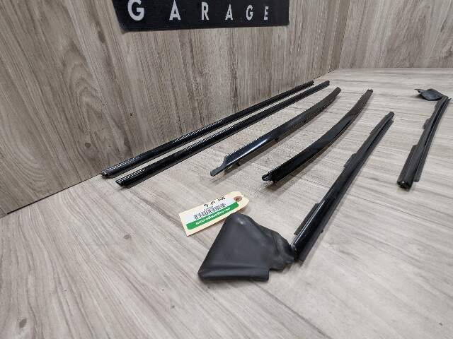 OEM BMW E88 128 135 Convertible Left Right Weatherstrip Molding Trims Black SET