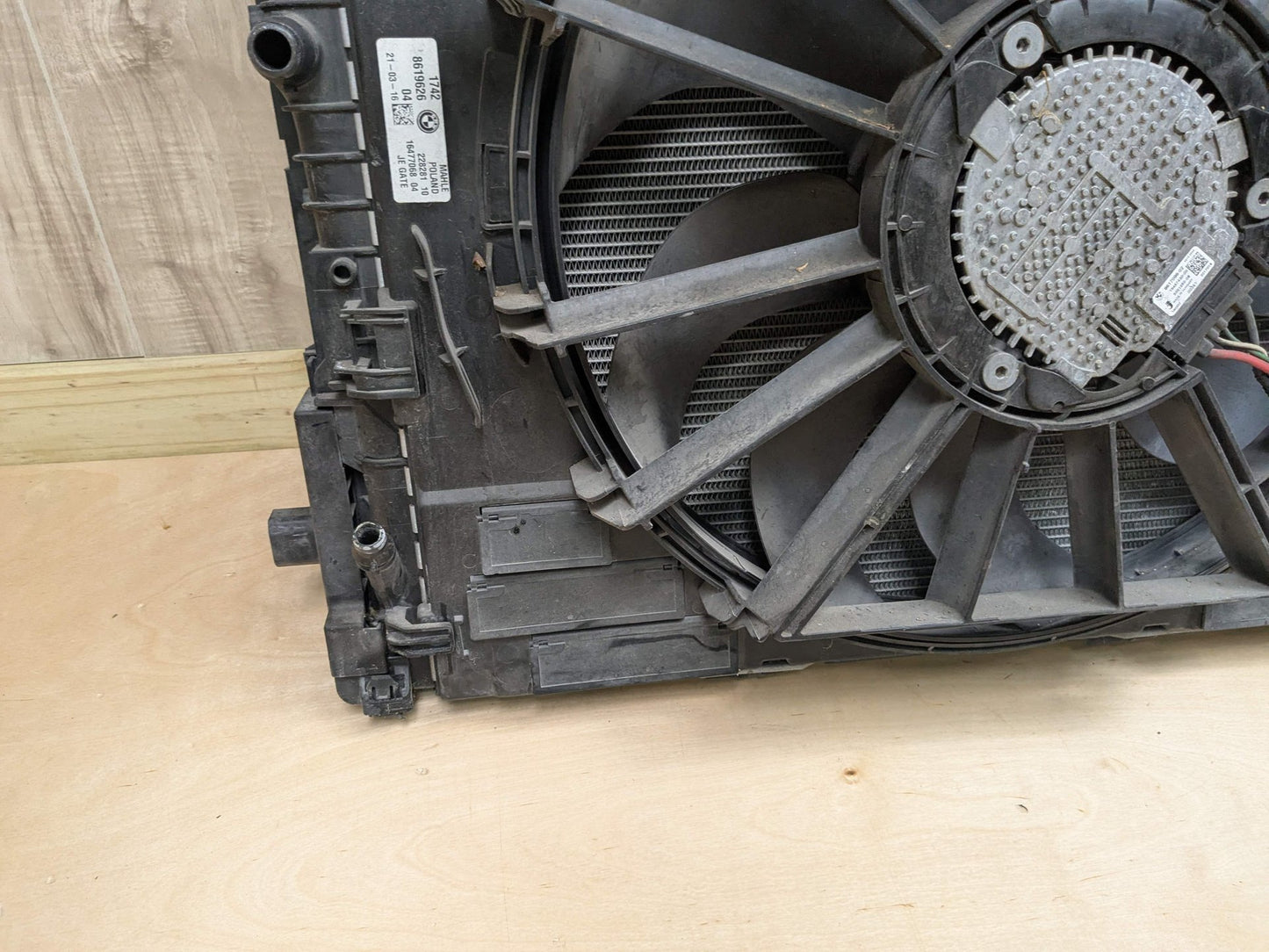 16-19 OEM BMW G12 G30 530 540 740 Radiator Condenser Fan Shroud Assembly B46 B58