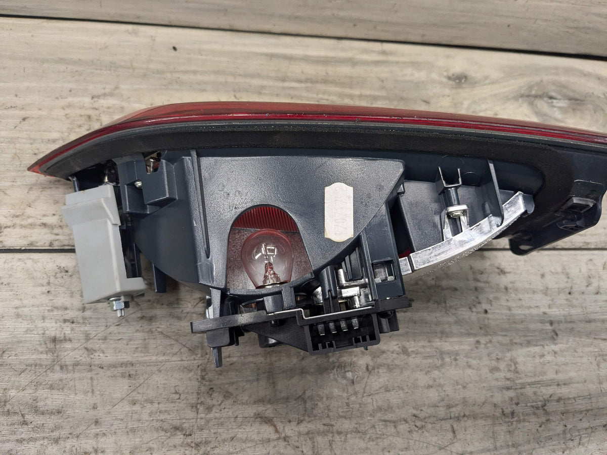 16-19 OEM BMW F48 X1 PRE LCI Rear Right Passenger Side Inner Trunk Tail Light