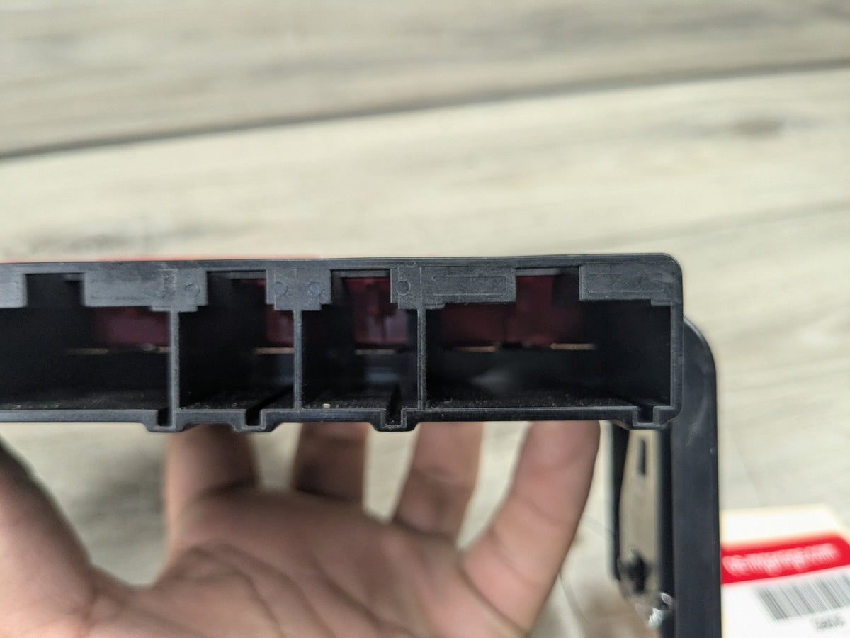 OEM BMW E82 E90 E92 Battery Power Lead Junction Distribution Fuse Box Voltage