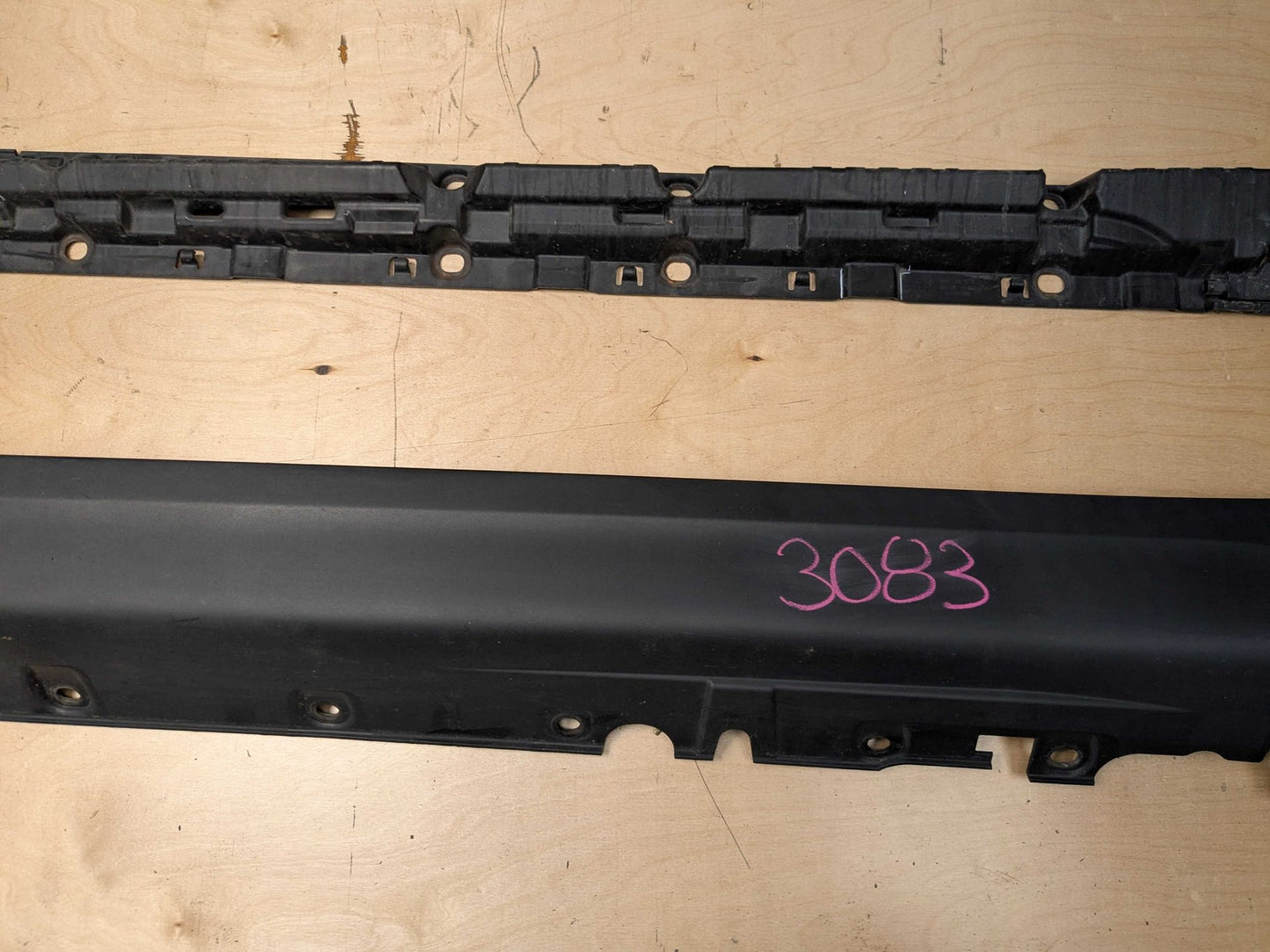 *14-18 OEM BMW F15 X5 Left Driver Side Skirt Rocker Panel Molding w/ Bracket