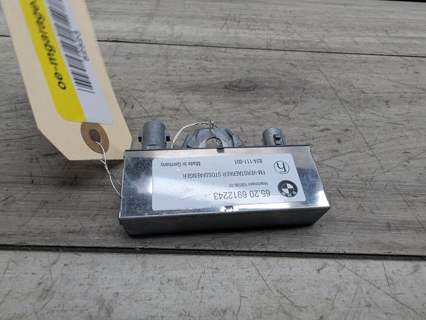 03-08 OEM BMW E85 Z4 Rear Bumper Radio Antenna Amplifier Booster Module