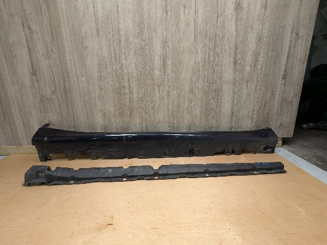 15-18 OEM BMW F86 X6M Right Passenger Side Skirt Rocker Panel Molding w/ Bracket