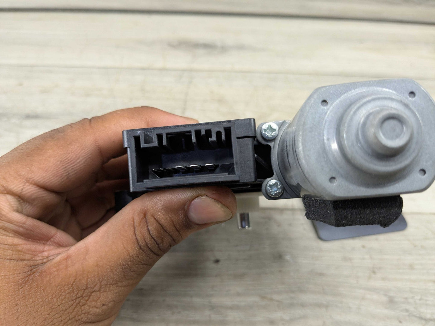 2021 BMW M340i G20 Rear Left Driver Door Window Glass Regulator Motor 8498863 OEM BMW G20 G80 330 M340 M3 REAR Left Driver Side Door Window Regulator Motor