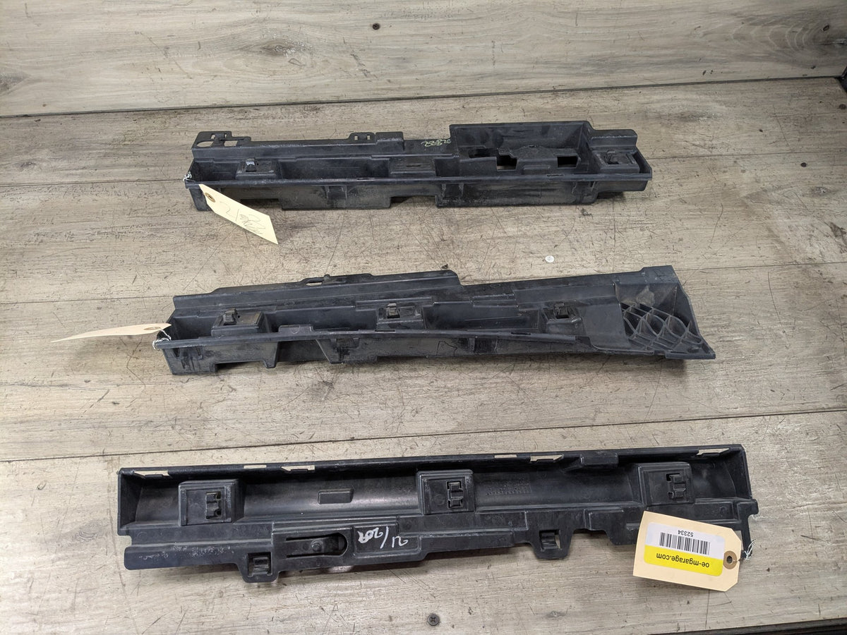 12-18 OEM BMW F30 F31 Left Driver Side Skirt Rocker Panel Bracket SET