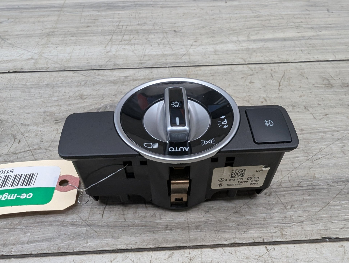 2009-2017 Mercedes-Benz E550 E-Class A207 Headlight Switch A2129050551