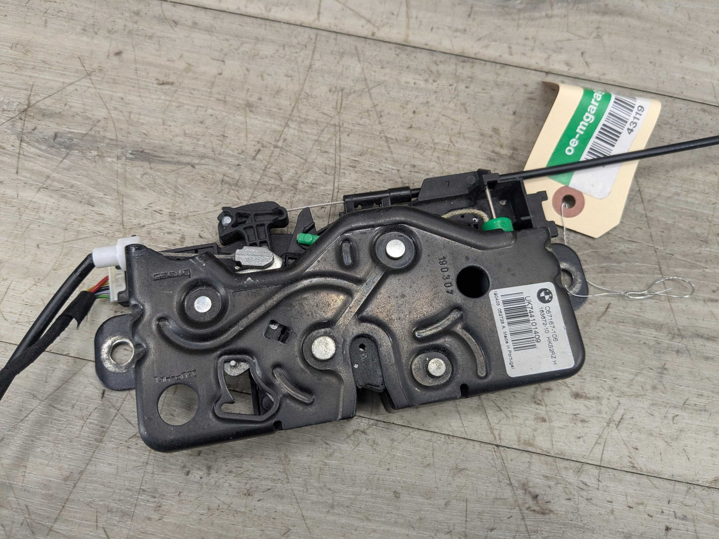 2019 BMW 330i G20 Liftgate Trunk Lid Liftgate Lock Latch Actuators SET 7383561 OEM BMW F90 F97 G01 G12 G22 G30 X3 M5 Trunk Lid Actuator Latch Lock System SET