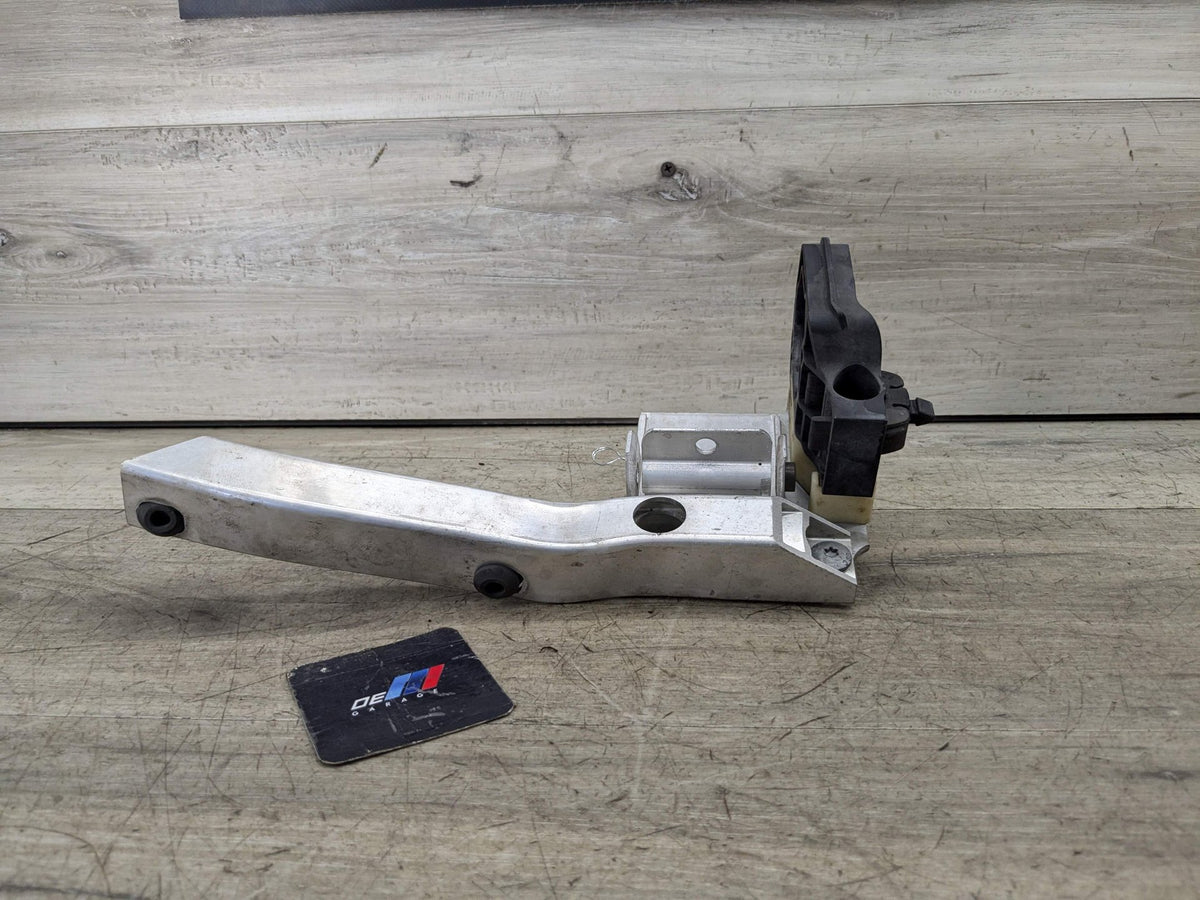 10-15 OEM BMW F02 F10 F12 Front Bumper Right Passenger Support Adapter Bracket
