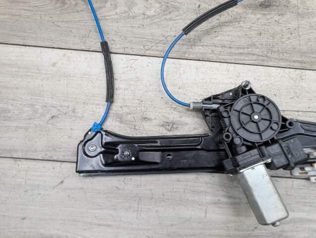2011 - 2016 BMW 335i F30 Front Right Passenger Window Glass Regulator w/ Motor 7281886 N55B30M0