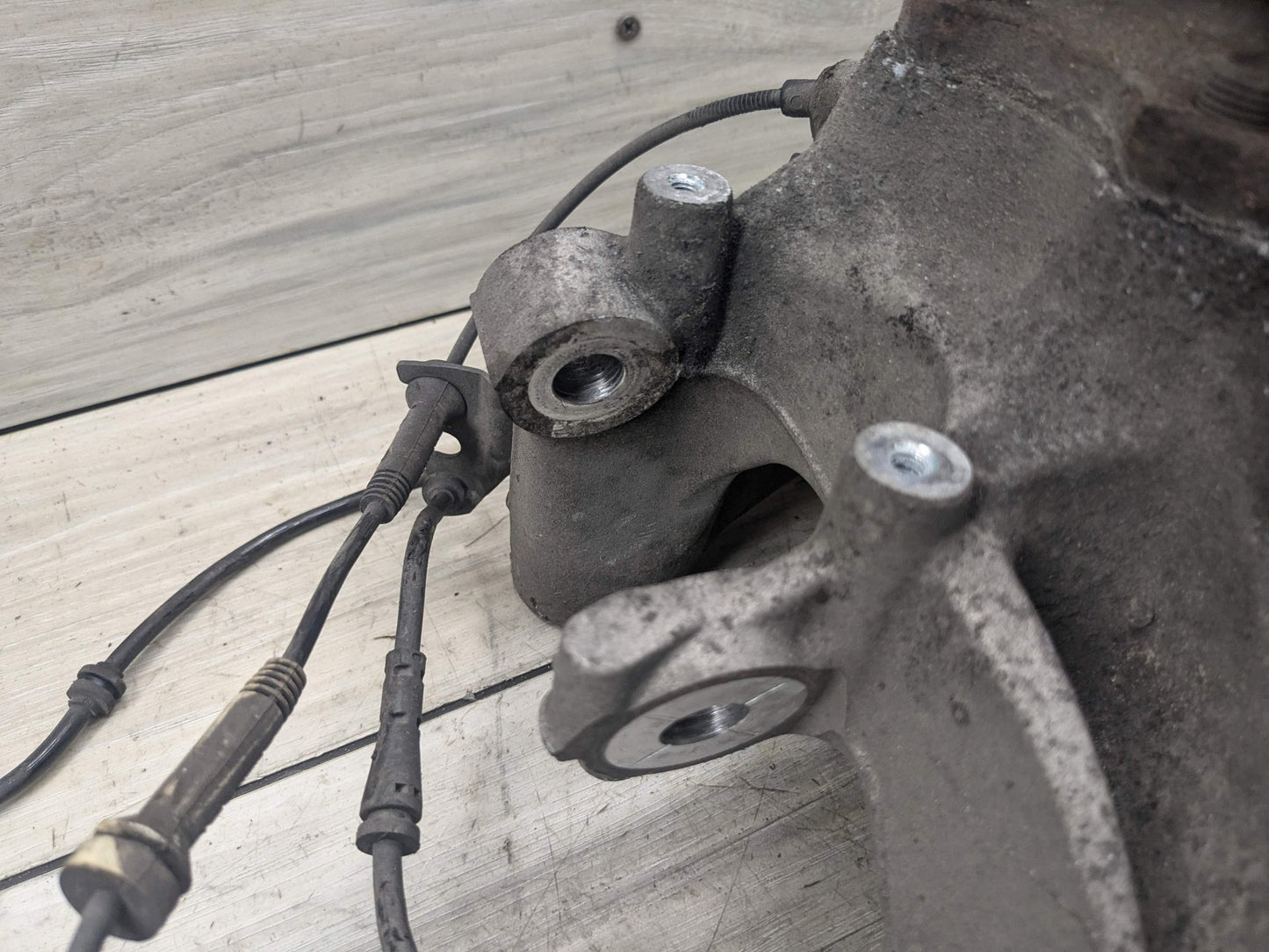2018 BMW M550i G30 Rear Left Driver Spindle Knuckle w/ Bearing 6866335 17-23 OEM BMW G30 530 540 M5550 REAR Left Drive Side Hub Knuckle Bearing Carrier