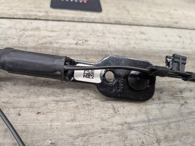 OEM BMW F90 G11 G12 G30 530 540 M550 750 M5 Front Left or Right Seatbelt Buckle