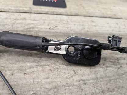 OEM BMW F90 G11 G12 G30 530 540 M550 750 M5 Front Left or Right Seatbelt Buckle