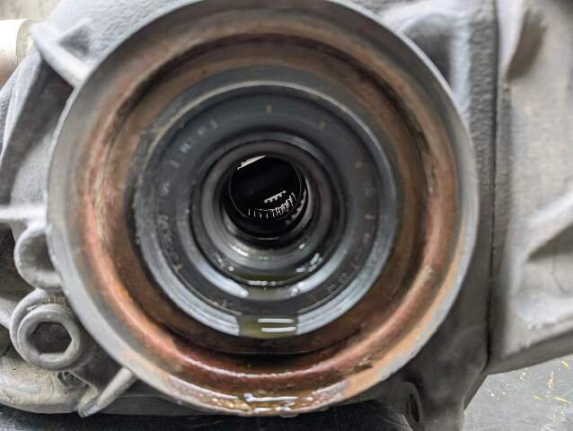 Mercedes W207 W212 W218 CLS550 E550 Rear Axle Differential Carrier 2.47 RWD 81k