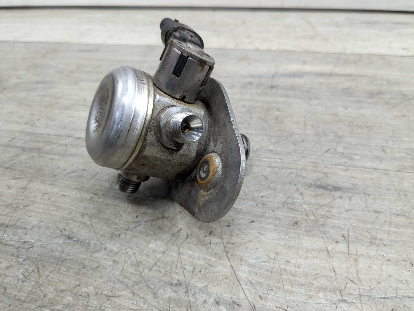 16-20 OEM BMW G11 G12 750 G30 M550 Engine N63R HPFP High Pressure Fuel Pump
