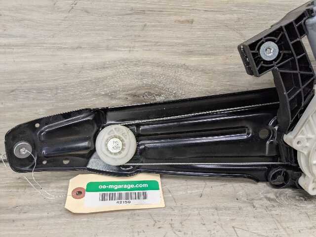 OEM BMW F10 528 535 550 M5 REAR Right Passenger Door Window Regulator Motor