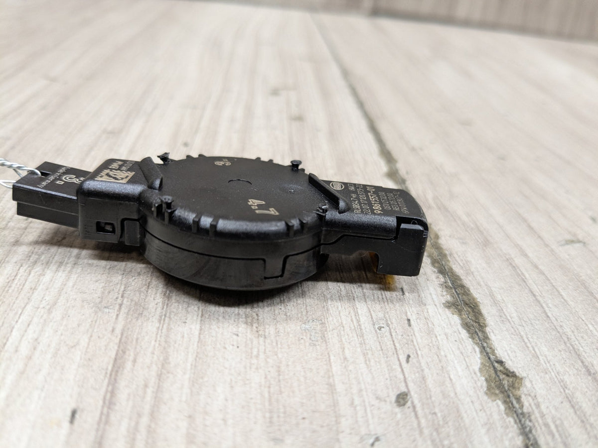 2017-2023 BMW M550i G30 Rain Light Sensor (RLS) Module 9861557 OEM BMW G01 G05 G07 G20 G30 X3 X5 Rain Light Solar Fog Condensation Sensor HUD