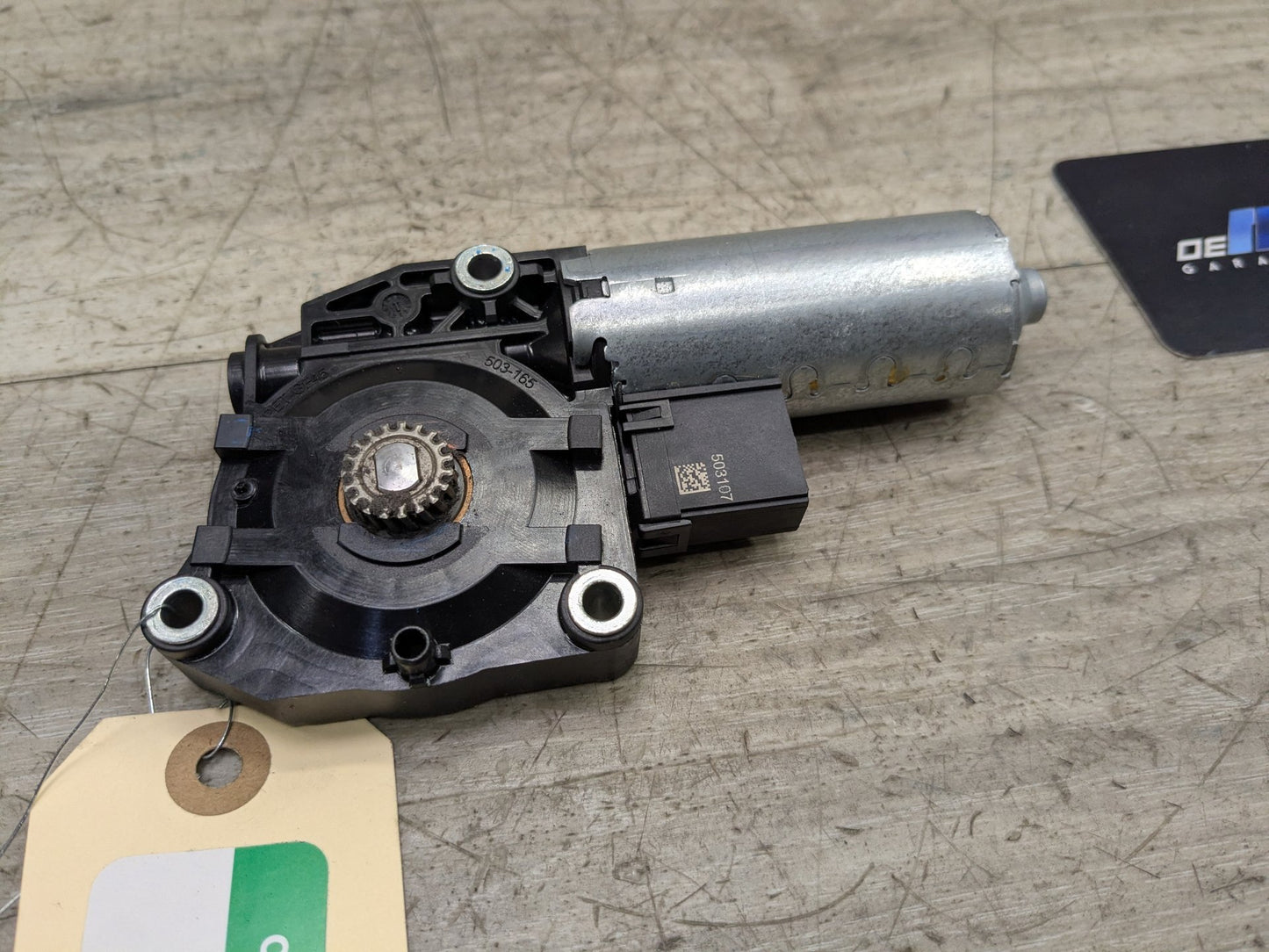 2020 BMW 330i G20 Sunroof Sun Roof Glass Motor 7424804 OEM BMW G20 G22 G26 G42 G80 G82 G87 M2 M3 M4 Sunroof Moonroof Motor Drive Unit