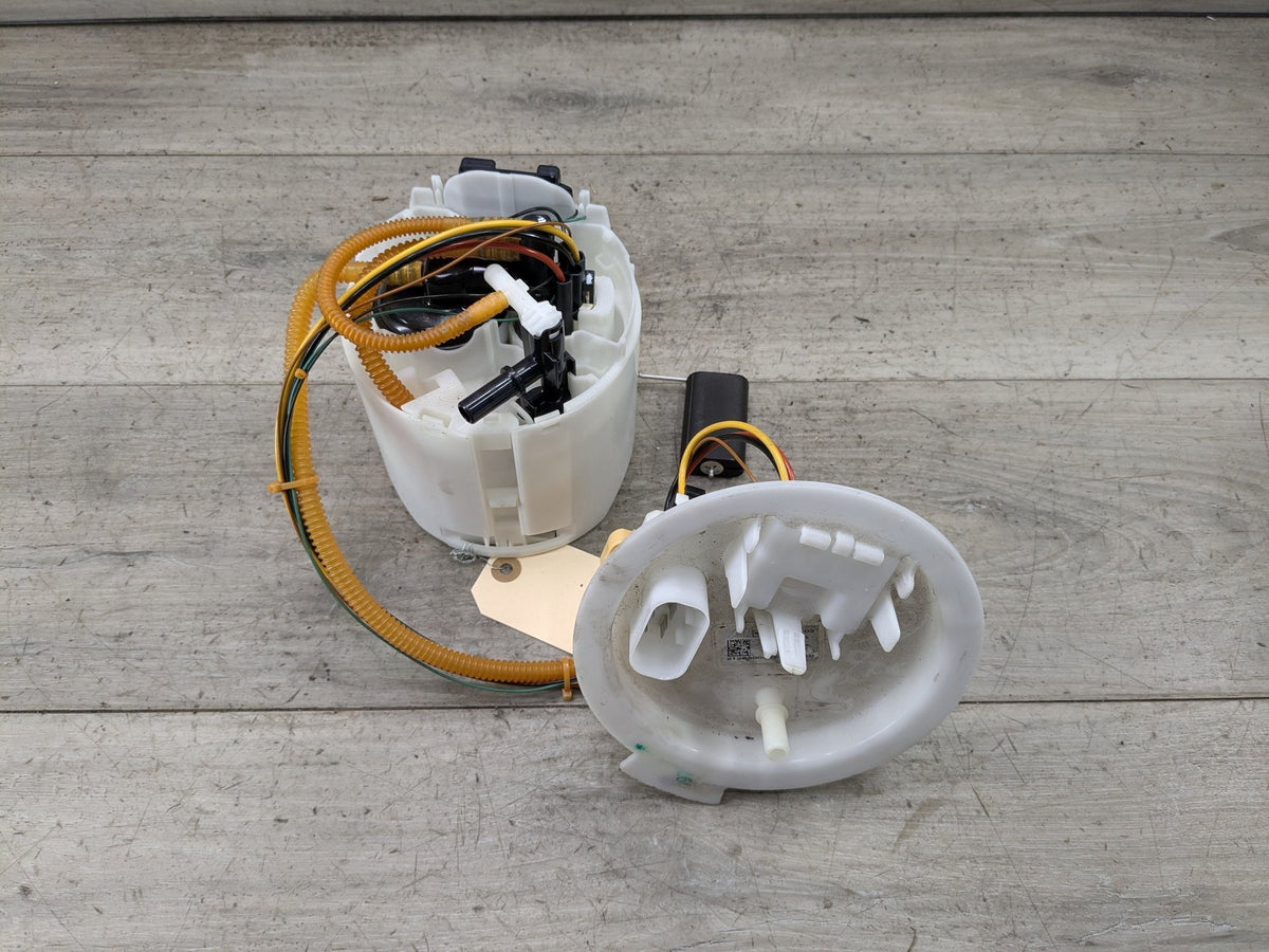 17-20 OEM BMW G30 M550iX Engine N63R Gas Tank Mount Fuel Pump w/ Sending Unit