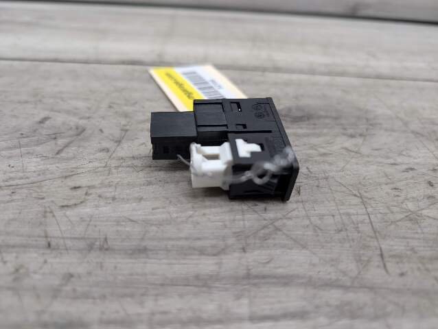 OEM BMW F22 F23 F30 F32 F33 F80 F82 F83 F87 M2 M3 M4 Aux Audio Input USB Black
