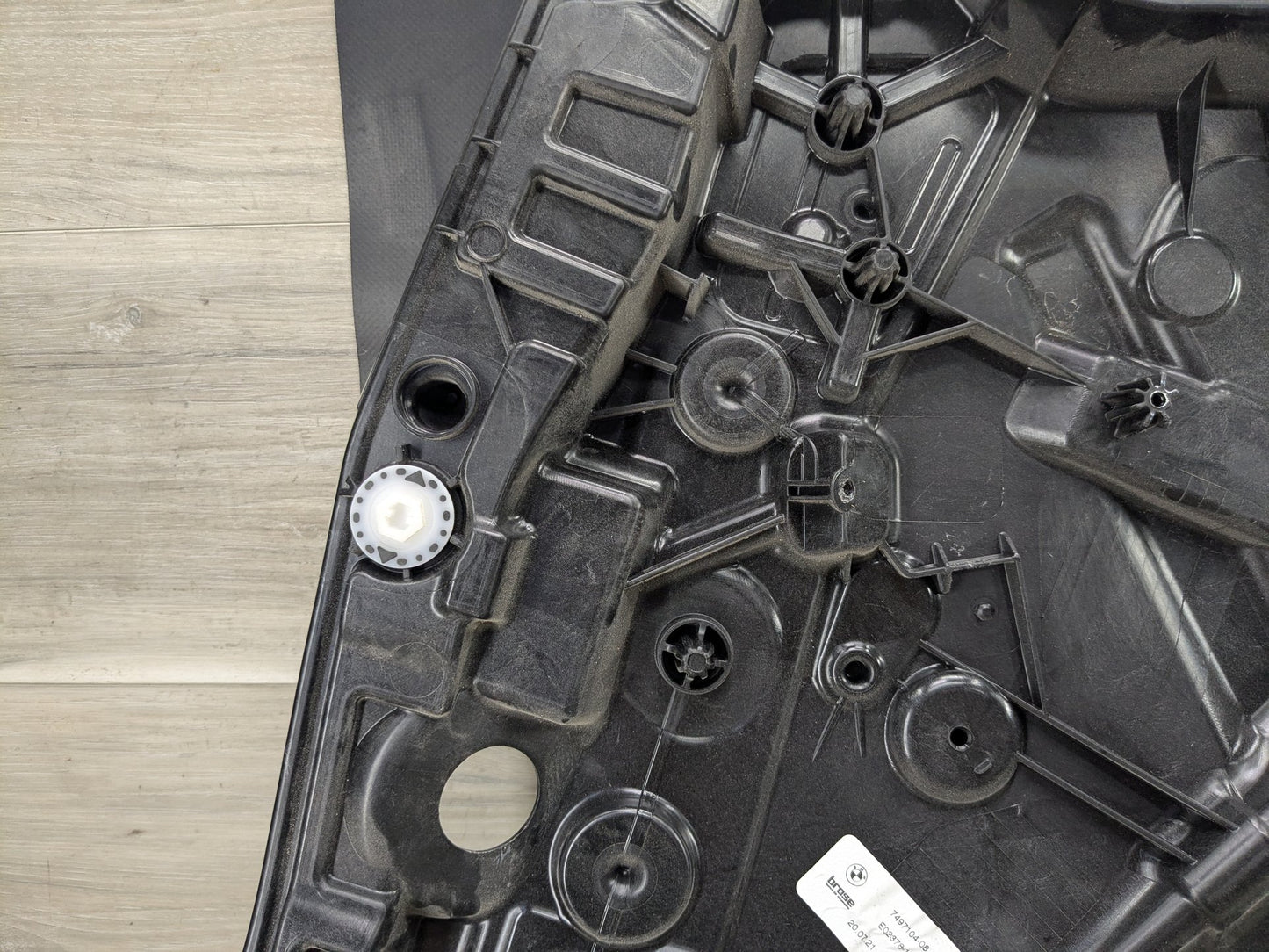 2021 BMW 330i G20 Front Right Passenger Door Window Glass Regulator Motor 7497104 OEM BMW G20 G80 330 M340 M3 FRONT Right Passenger Door Window Regulator Motor