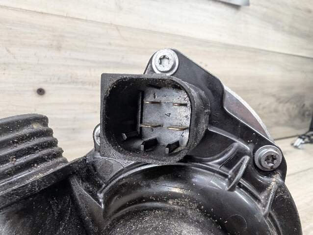 2011 BMW 135i E88 Engine Water Heater Control Valve Pump 5A05704