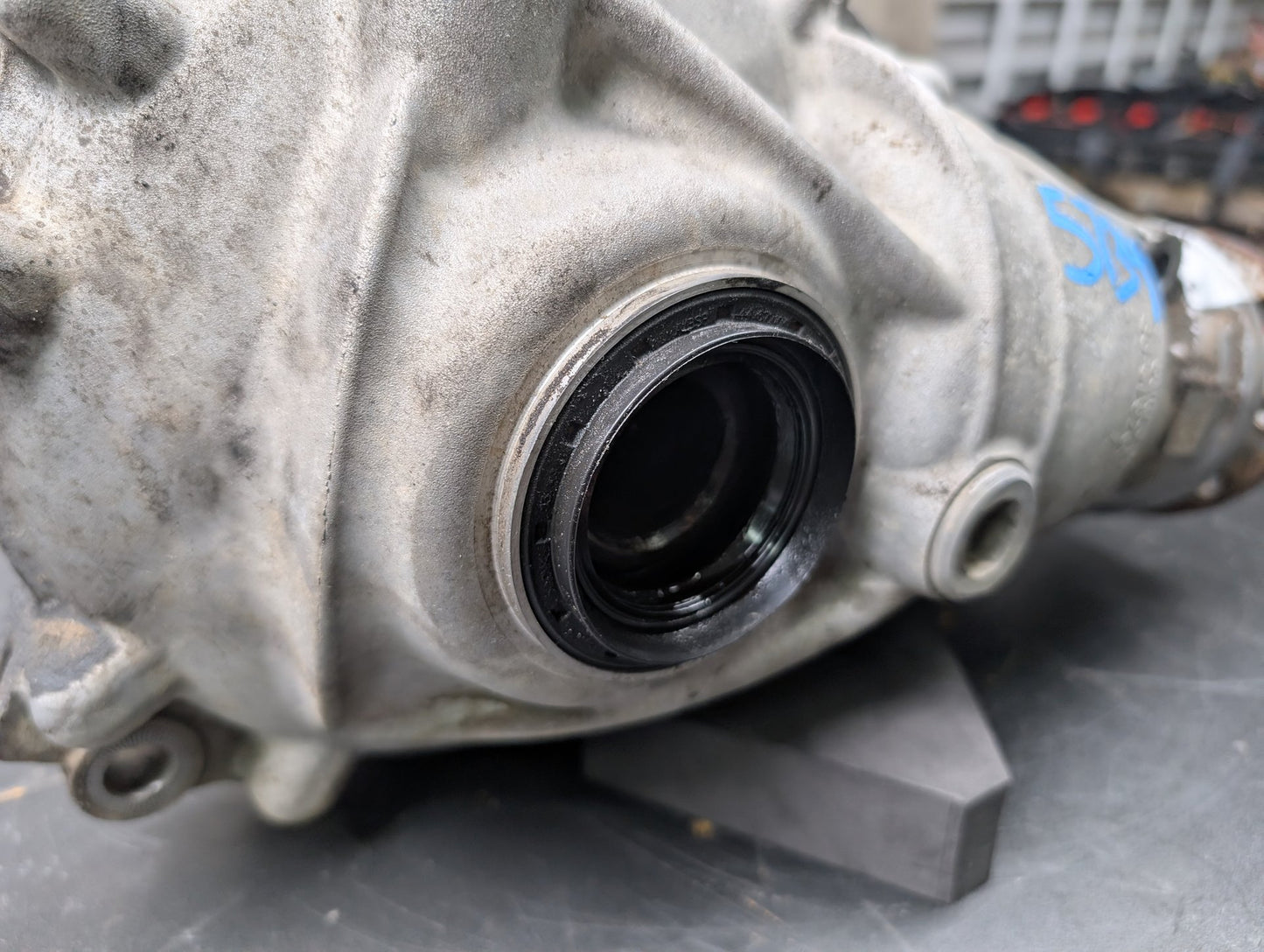 2014-2018 BMW X5 F15 Front Axle Carrier Differential 7567345 OEM BMW F25 F26 X3 AWD Front Differential Axle Gearbox Carrier AT 3.38