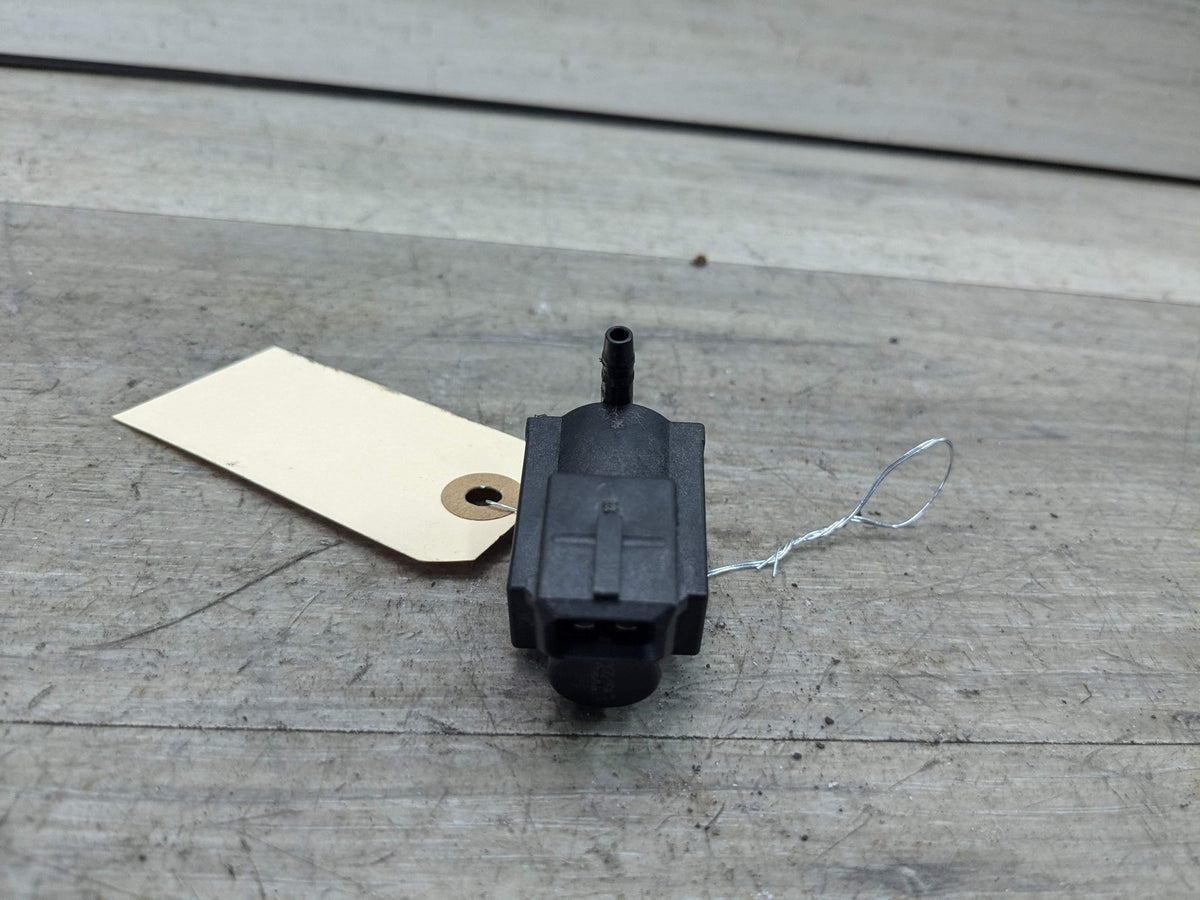 OEM BMW E82 E88 E90 F30 F32 F36 Engine Exhaust Vacuum Valve Solenoid