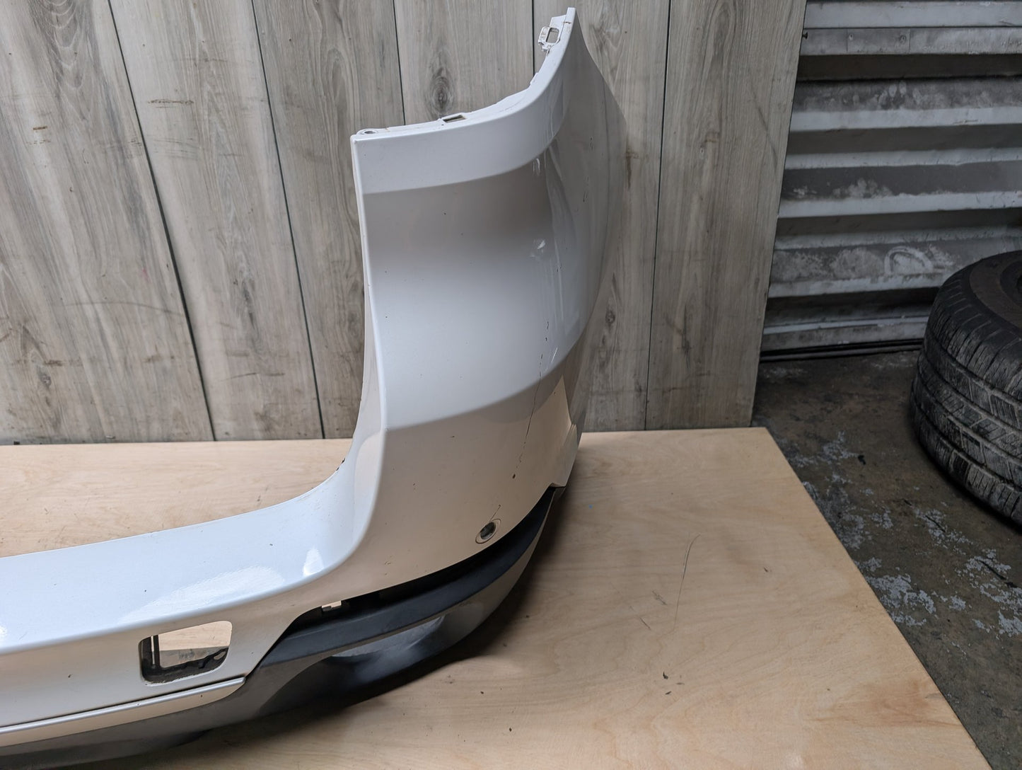 *14-18 OEM BMW F15 X5 Rear Bumper Cover PDC Holes w/ Diffuser N55 N57 White MINERALWEISS METALLIC (A96)
