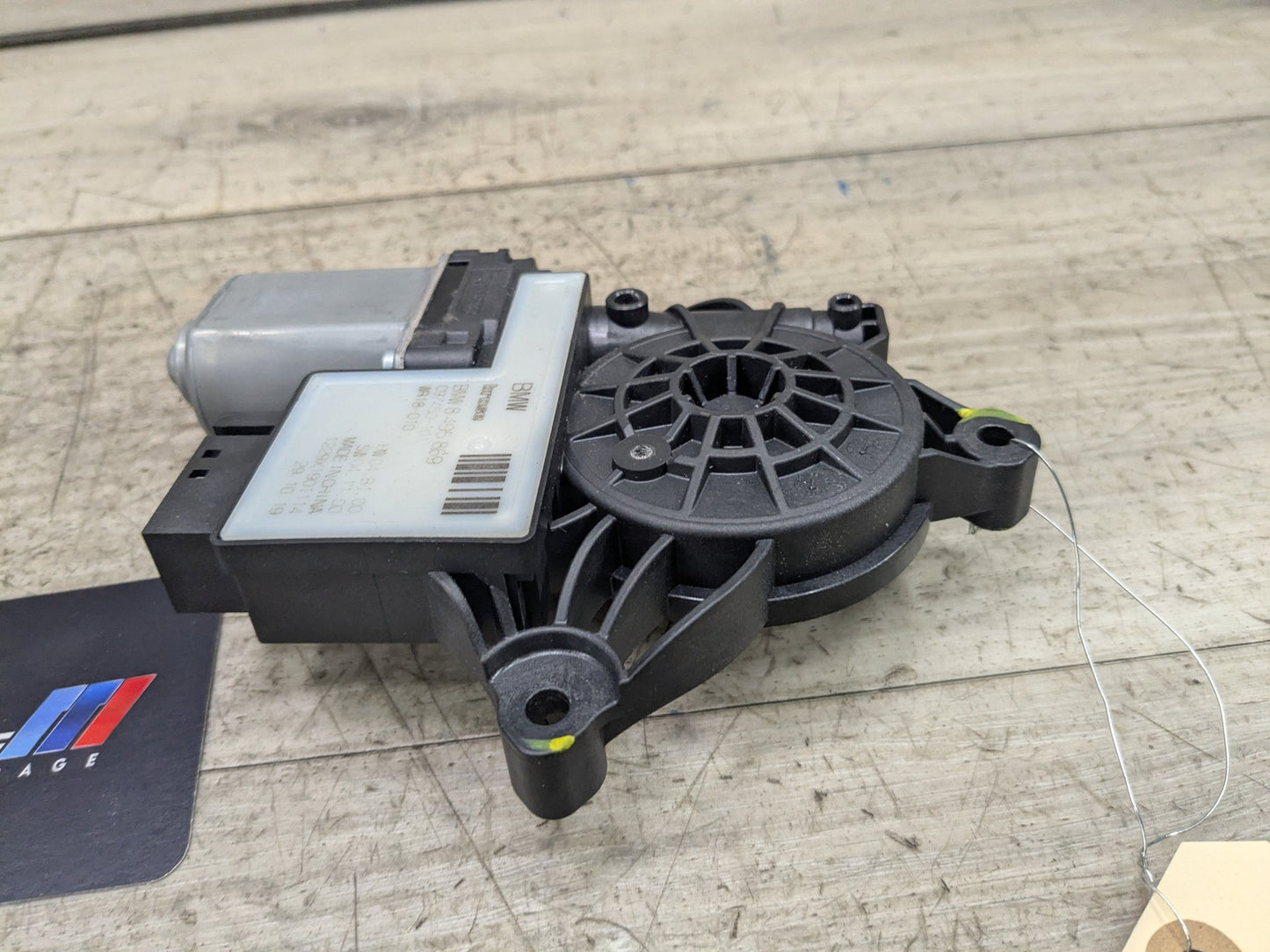2020 BMW 330i G20 Front Left Driver Door Window Glass Regulator Motor 8495869 OEM BMW G20 G80 330 M340 M3 Front Left Driver Door Window Regulator Motor