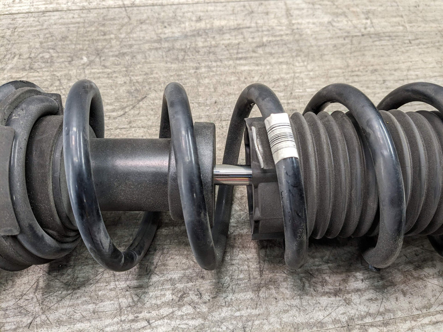 2018 BMW 540i G30 Rear Left or Right Spring Strut Shock Absorber 6866615 OEM BMW G30 530 540 REAR Left Right Suspension Strut Shock Absorber w/ Spring