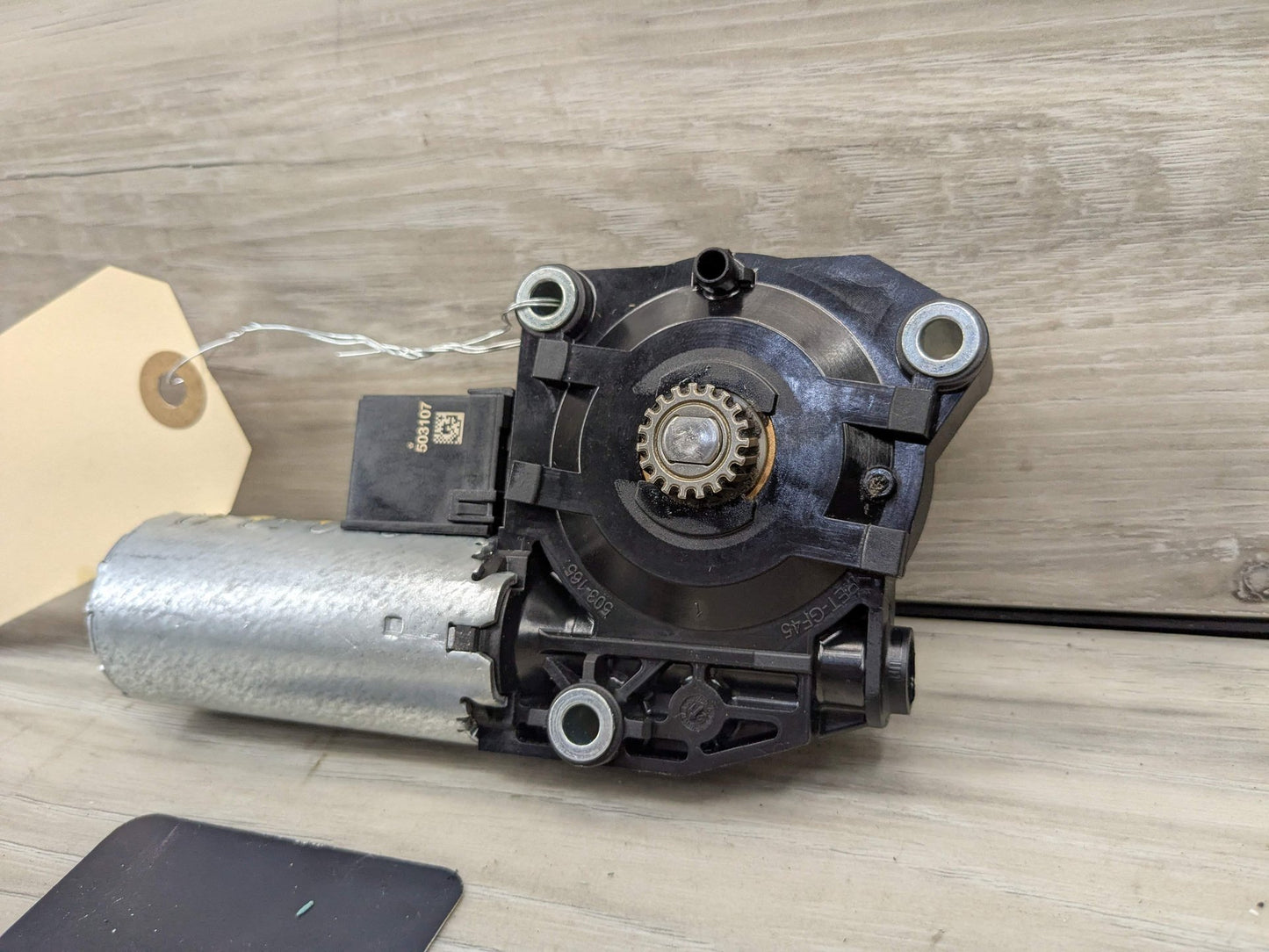 2022 BMW M240i G42 Sunroof Sun Roof Glass Motor 7424804 OEM BMW G20 G22 G26 G42 G80 G82 G87 M2 M3 M4 Sunroof Moonroof Motor Drive Unit
