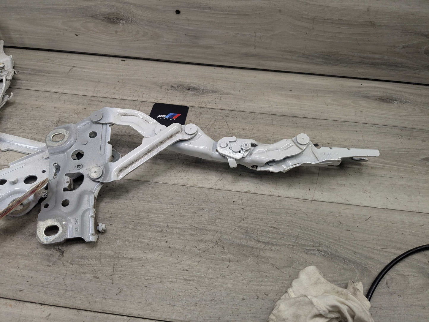 2018 BMW M550i G30 Hood Bonnet Hinges SET 7427051 OEM BMW F90 F93 G12 G14 G15 G16 G30 M5 M8 Hood Bonnet Left Right Hood Hinges SET