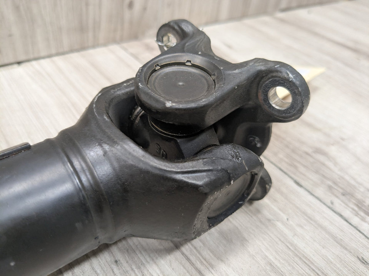 2017-2023 BMW M550i G30 Front Propeller Driveshaft Drive Shaft 9452673 16-24 OEM BMW G01 G12 G14 G15 G16 G30 F90 M5 Drive Shaft Driveshaft Front Output