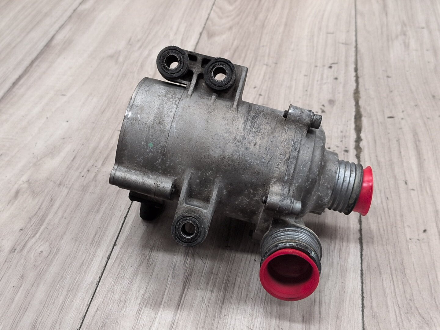 2012-2018 BMW F30 320i N20B20U0 Engine Motor Cooling Auxiliary Water Pump 7597715