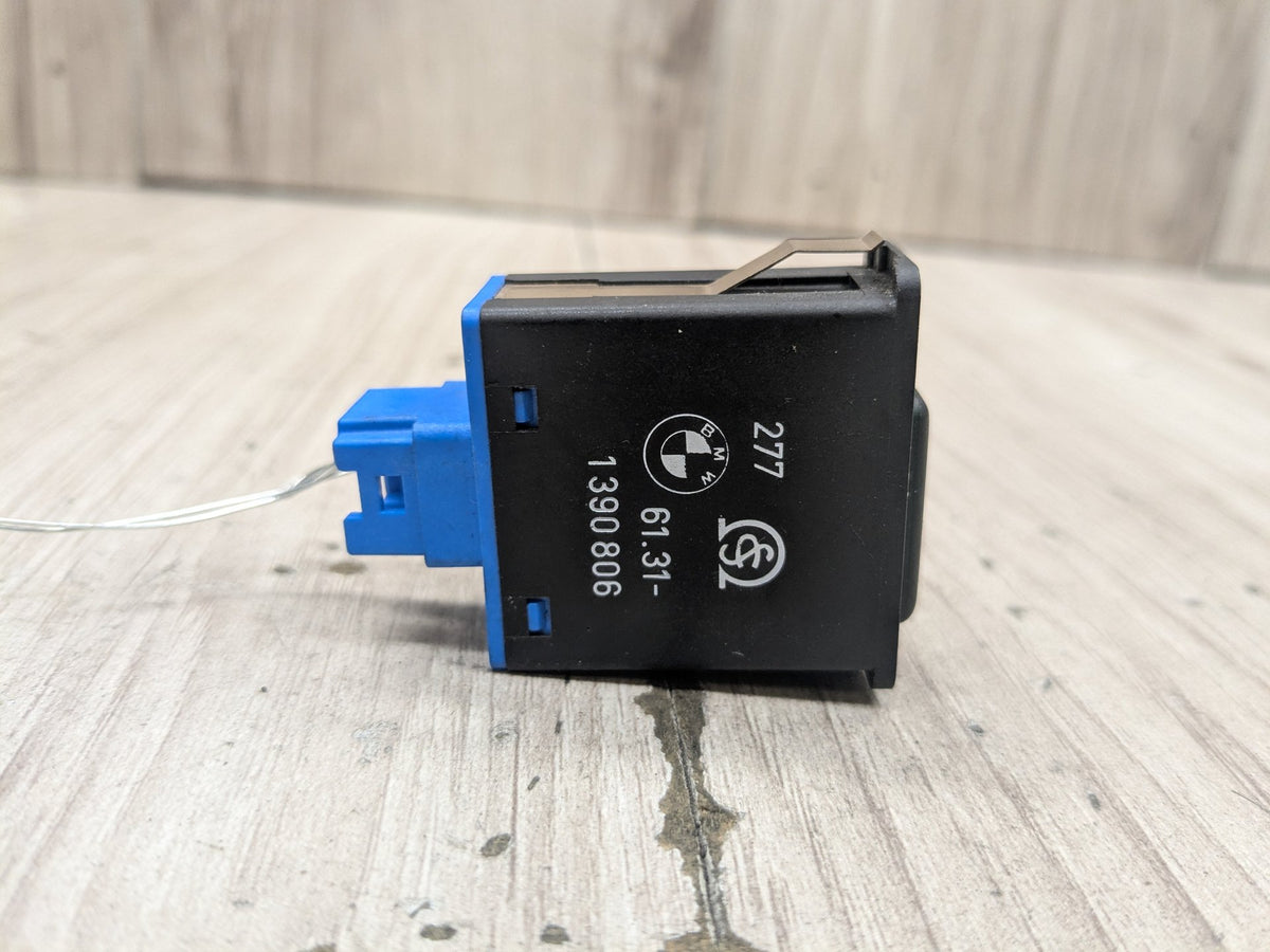 1998 BMW Z3 E36 Operating Traction Switch 1390806 OEM BMW E31 E32 E34 E36 Z3 Automatic Stability Control Switch Button Panel