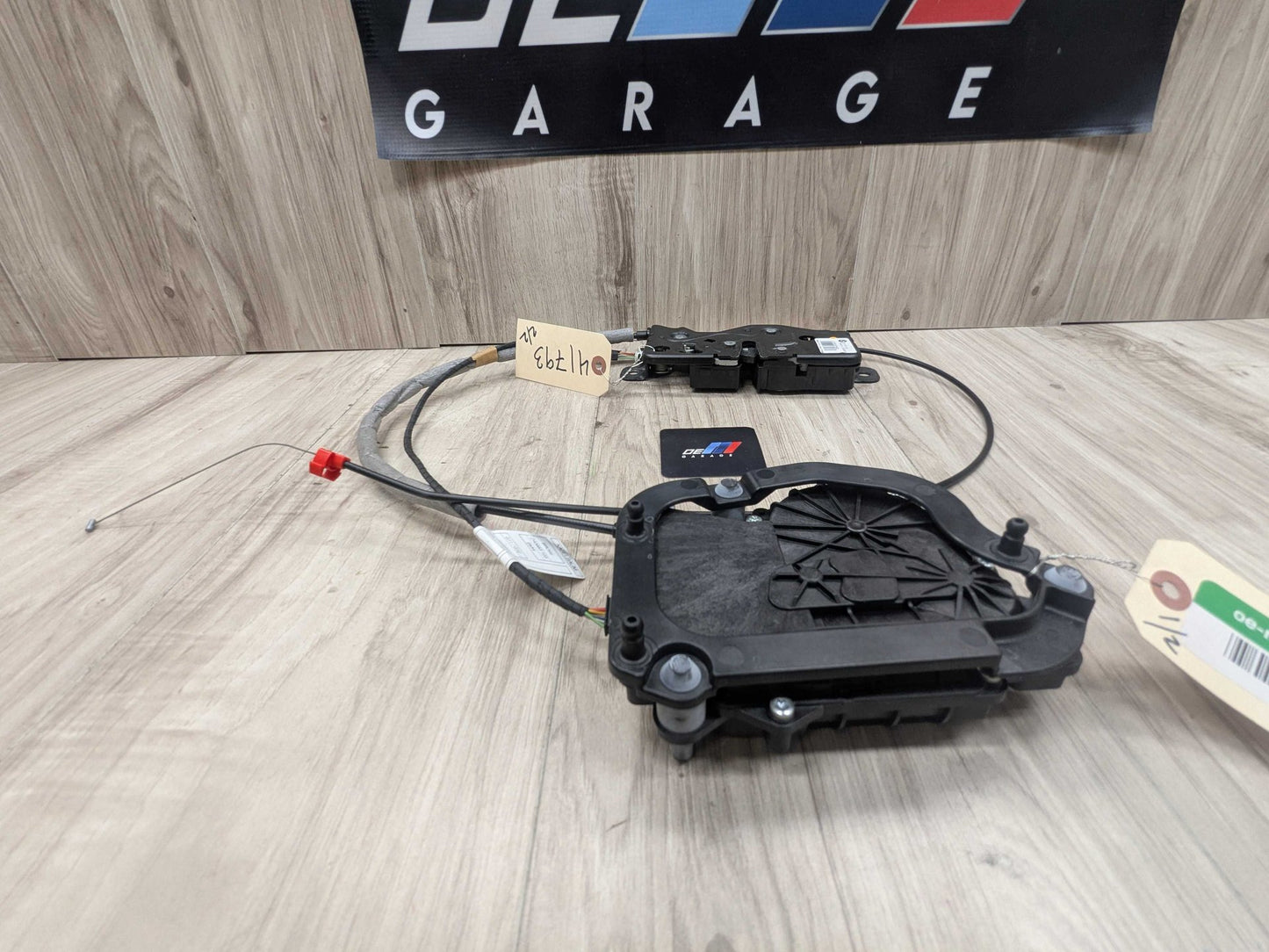2017 BMW 740i G12 Liftgate Trunk Lid Liftgate Lock Latch Actuators SET 7357097 16-22 OEM BMW G11 G12 740 750 M760 Trunk Lid Power Lock Drive Actuator