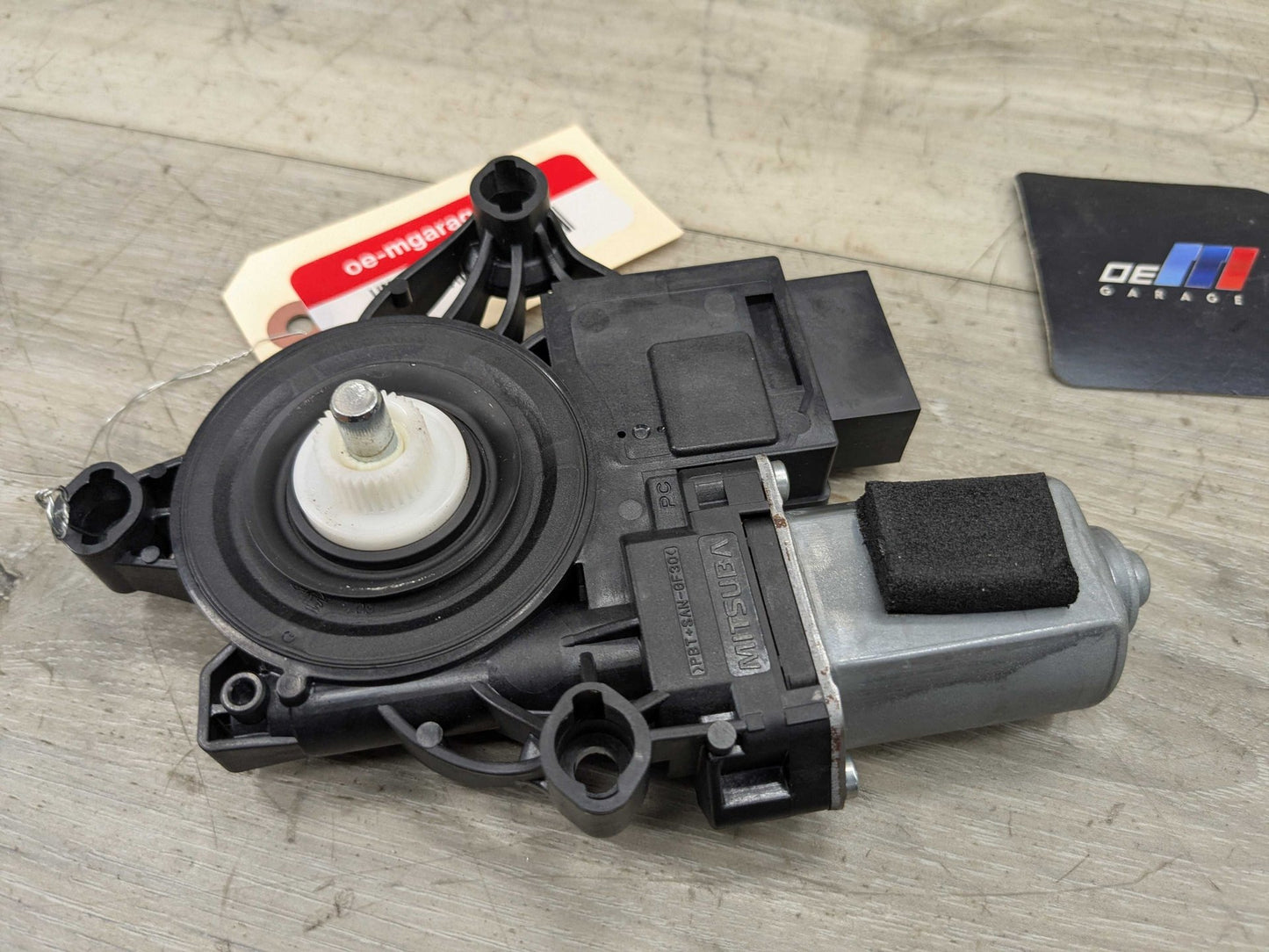 2021 BMW M340i G20 Rear Left Driver Door Window Glass Regulator Motor 8498863 OEM BMW G20 G80 330 M340 M3 REAR Left Driver Side Door Window Regulator Motor