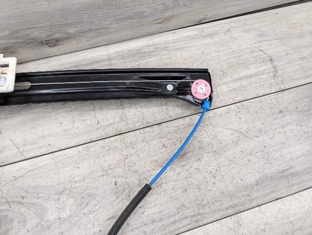 2011 - 2016 BMW 335i F30 Front Right Passenger Window Glass Regulator w/ Motor 7281886 N55B30M0