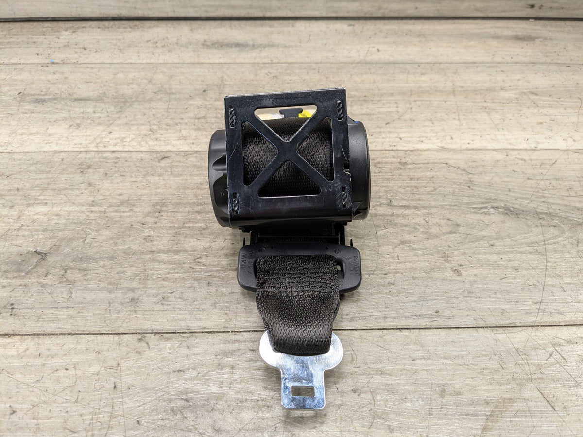 2017-2023 BMW M550i G30 Rear Middle Center Seatbelt Seat Belt Retractor 7430061 OEM BMW F90 M5 G30 530 540 Rear Center Middle Upper Seatbelt Seat Belt Retractor OEM