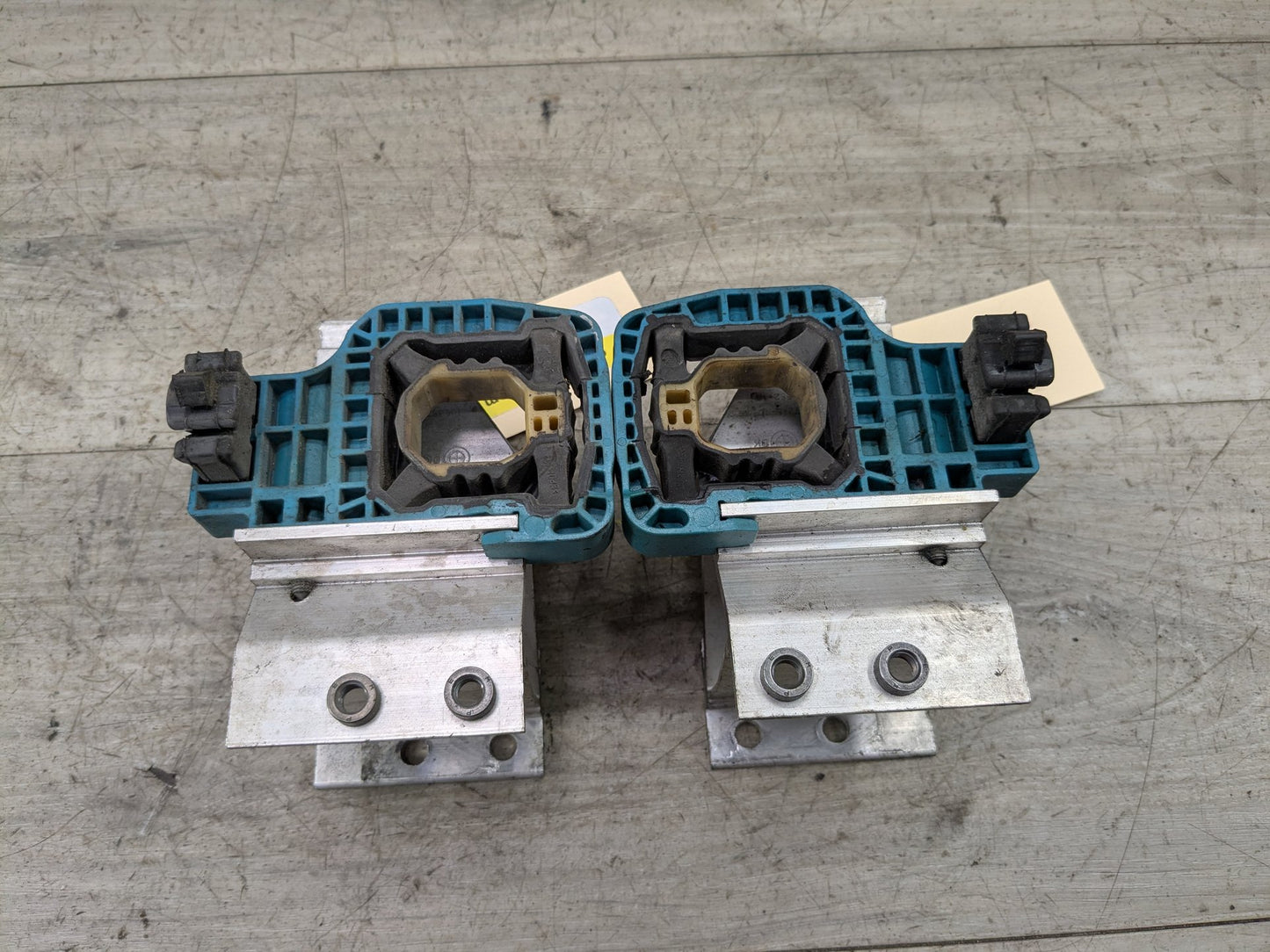 OEM BMW F90 F93 G11 G12 G16 G30 M5 Radiator Mount Support Bracket Left Right SET