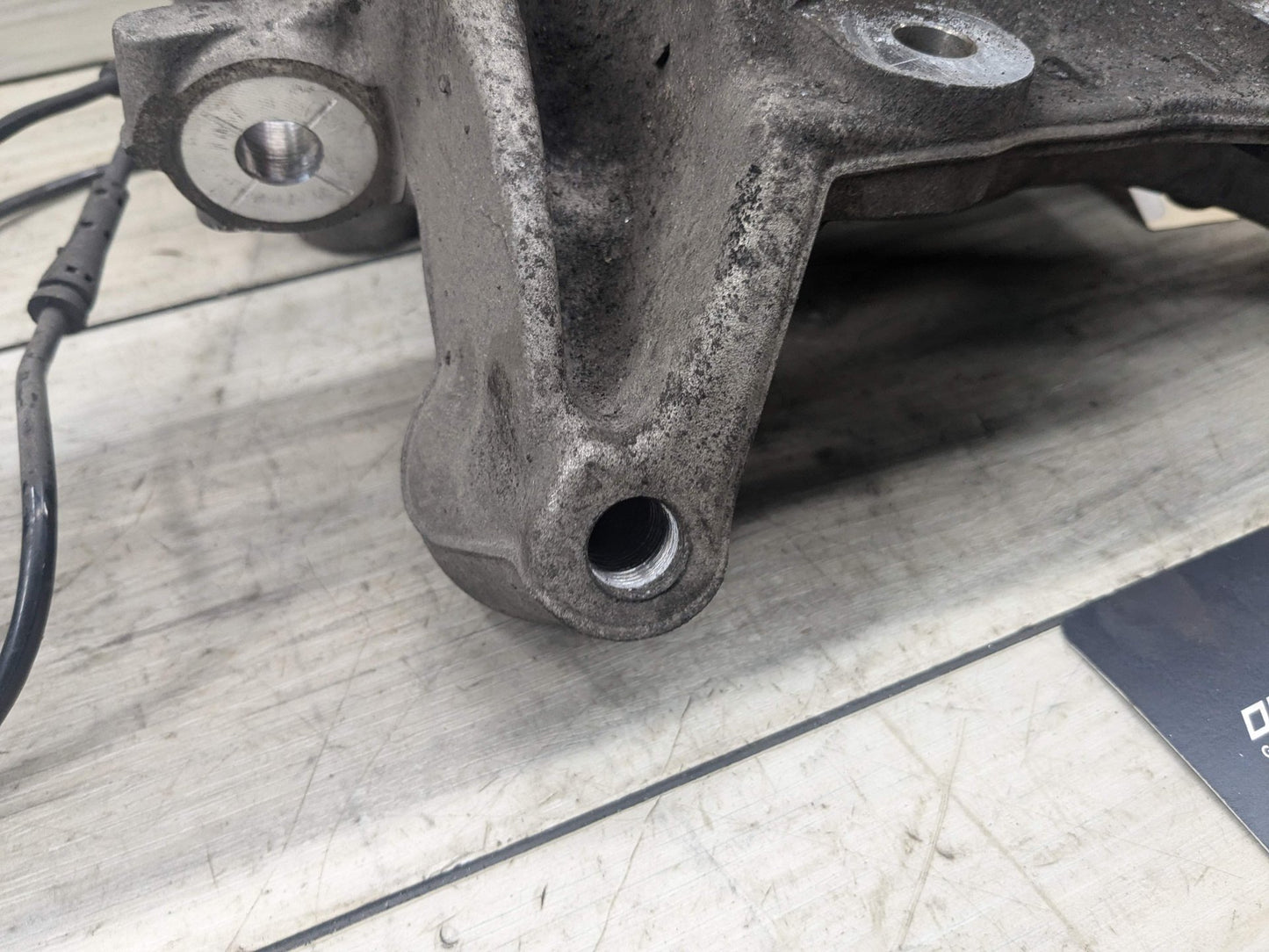 2018 BMW M550i G30 Rear Left Driver Spindle Knuckle w/ Bearing 6866335 17-23 OEM BMW G30 530 540 M5550 REAR Left Drive Side Hub Knuckle Bearing Carrier