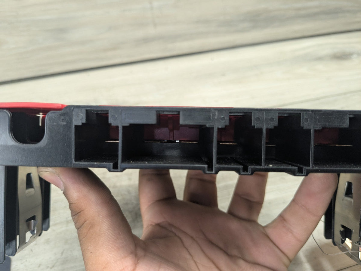 OEM BMW E82 E90 E92 Battery Power Lead Junction Distribution Fuse Box Voltage