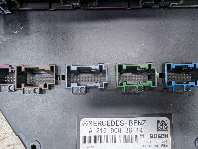 OEM Mercedes A207 W212 E550 Front SAM Module Relay Fuse Junction Box