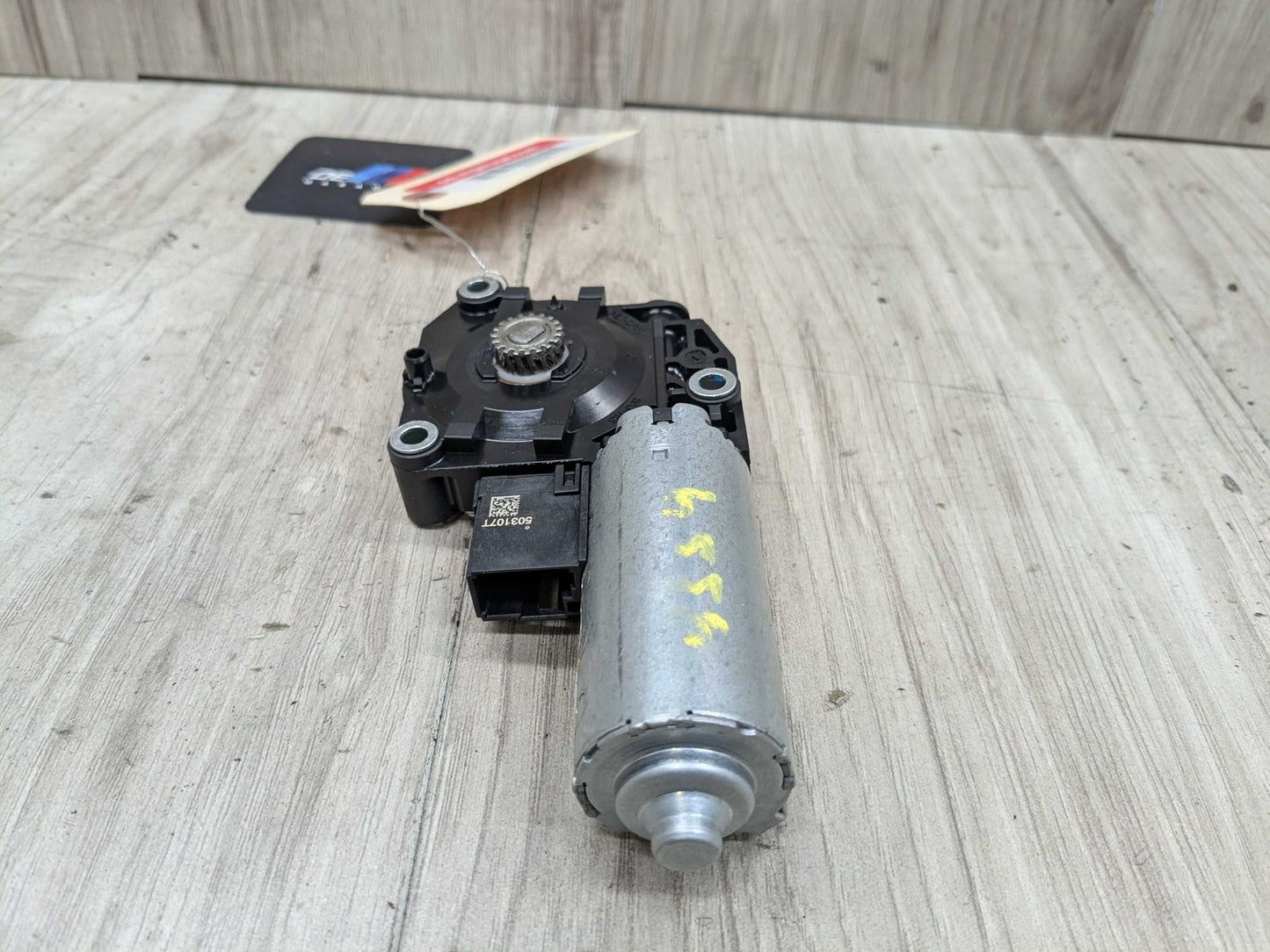 2023 BMW M240i G42 Sunroof Sun Roof Glass Motor 7424804 OEM BMW G20 G22 G26 G42 G80 G82 G87 M2 M3 M4 Sunroof Moonroof Motor Drive Unit