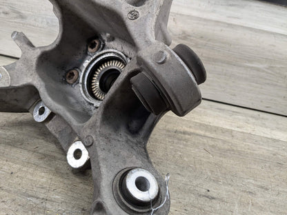 2017 BMW 540i G30 Rear Right Passenger Spindle Knuckle w/ Bearing 6866338 17-23 OEM BMW G30 530 540 M5550 REAR Right Passenger Hub Knuckle Bearing Carrier
