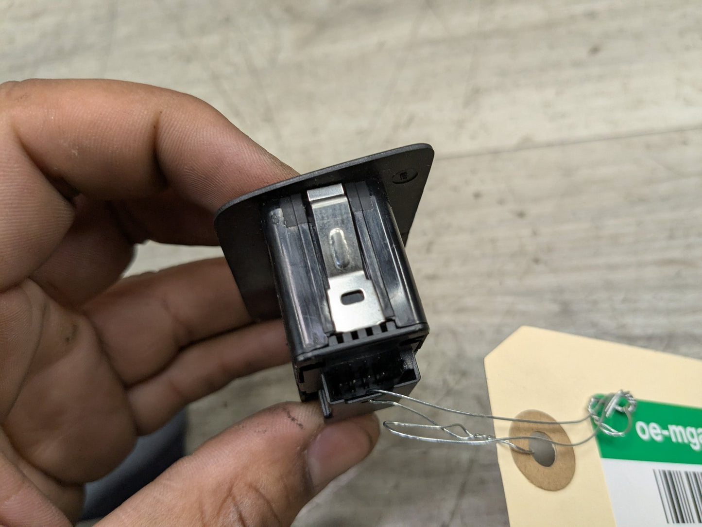 OEM BMW F02 F10 F15 F48 F90 G01 G20 G30 G80 X3 Rear Trunk Lid Center Lock Switch