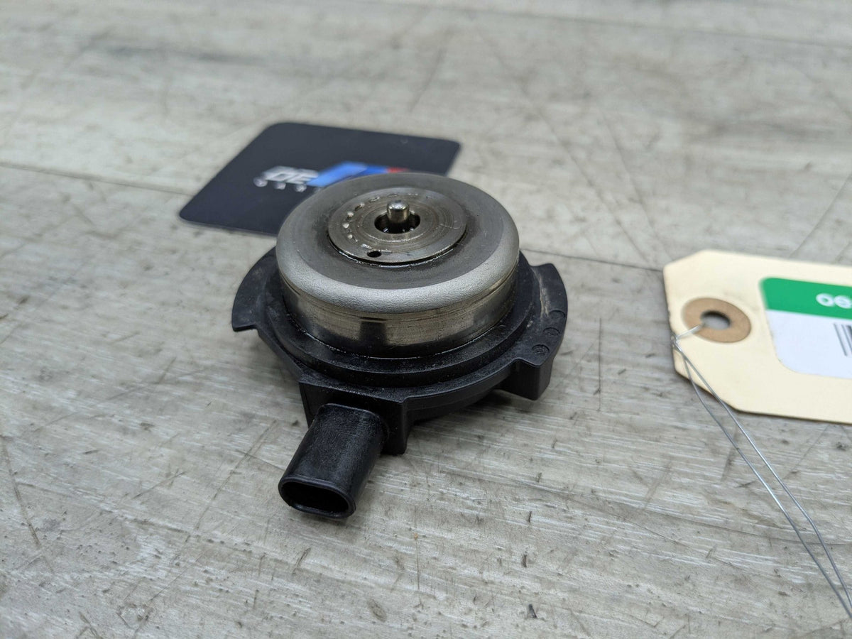 2020 BMW G20 M340i VVT Variable Valve Timing Actuator 7614288 OEM BMW F30 G12 G20 G30 Engine B46 B48 B58 Variable Valve Timing Solenoid