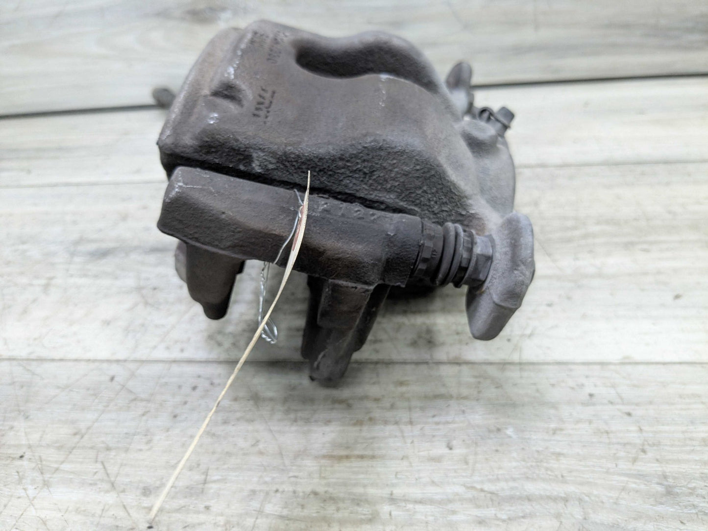 OEM BMW F39 F44 F48 X1 X2 28 228 B46 FRONT Right Passenger Side Brake Caliper